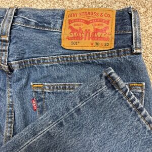 Levi's 501 Original Fit Jeans Men 30x32 Blue Straight Leg Button Fly Denim